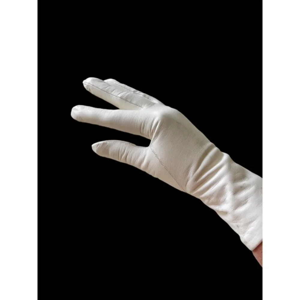 Vintage Gloves by Superb Italian Leather White Gloves size 6